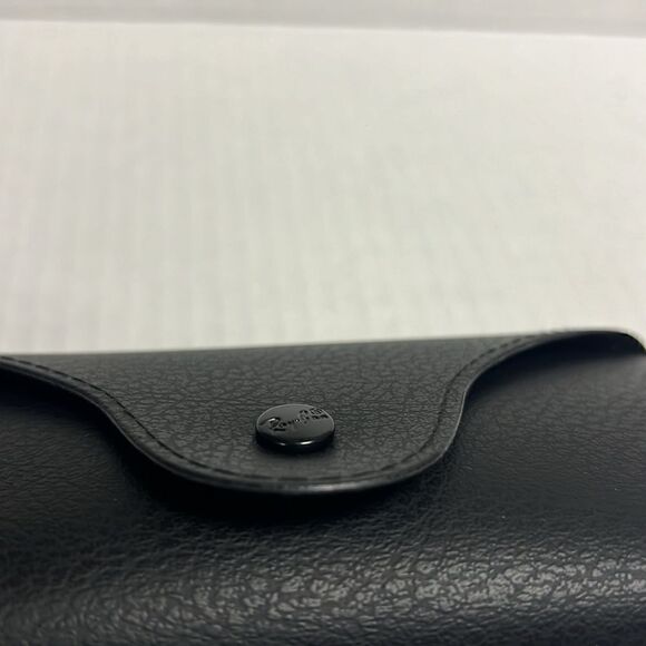 Ray Barn Black Sunglasses Case and Cleaning Cloth - Picture 8 of 11